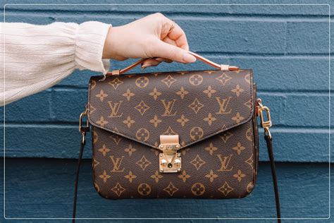 counterfeit louis vuitton.